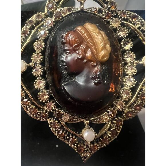 Vintage Hargo Amber Resin Left Facing Classical Cameo Brooch Rhinestones Read - Picture 11 of 16